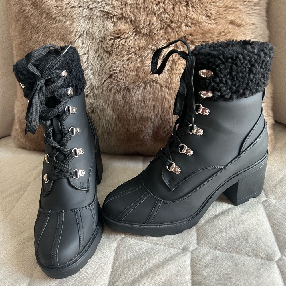 JustFab Elie Sherpa Black Lace-Up Ankle Boots Size 9 Worn Once
